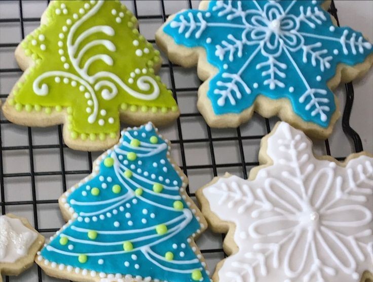 royal icing holiday cookie